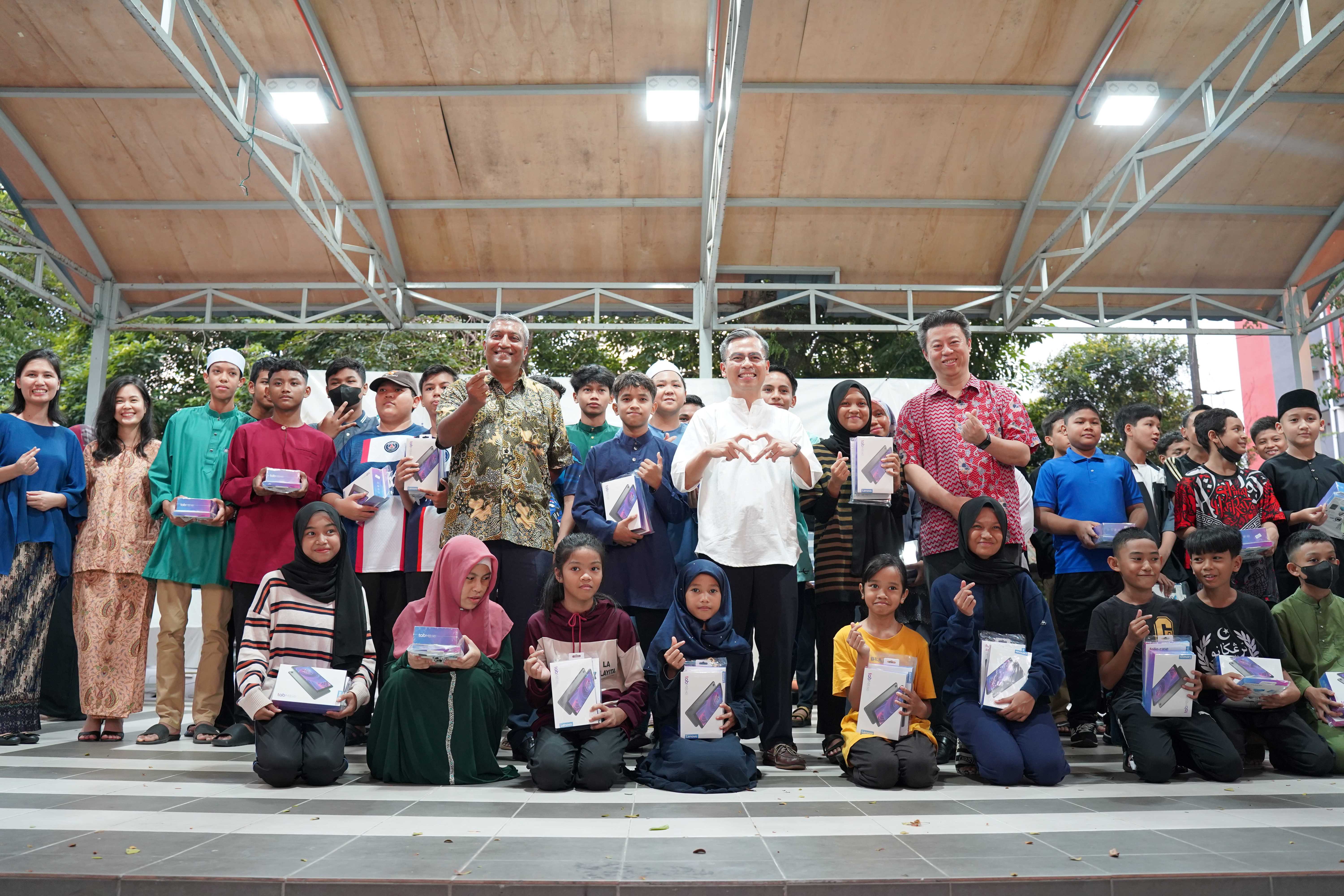 Touch ‘n Go Group and YB Fahmi Fadzil Bring Ramadan Joy to the Lembah Pantai Community